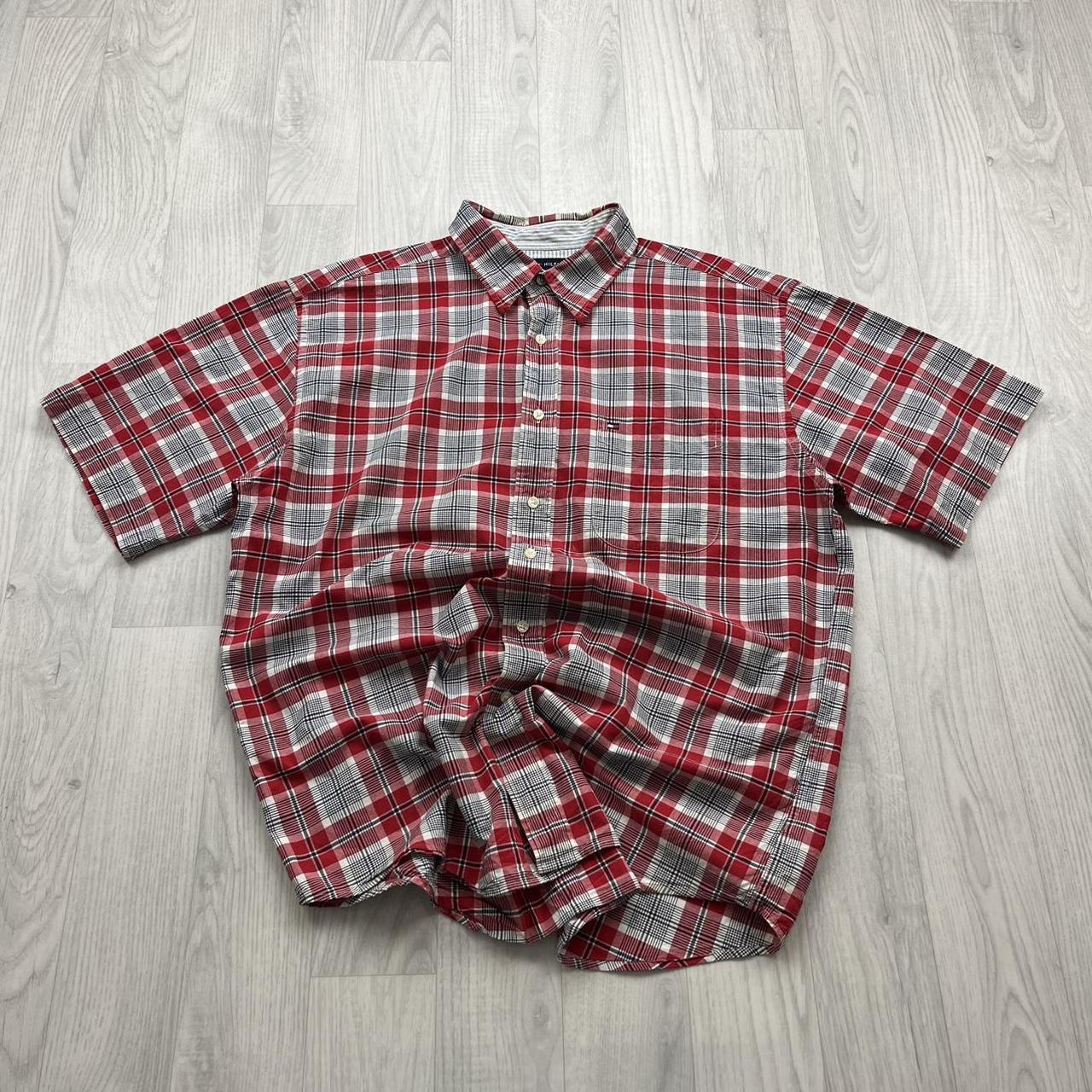 VINTAGE Y2K TOMMY HILFIGER CHECKERED BUTTON UP SHORT SLEEVE SHIRT RED