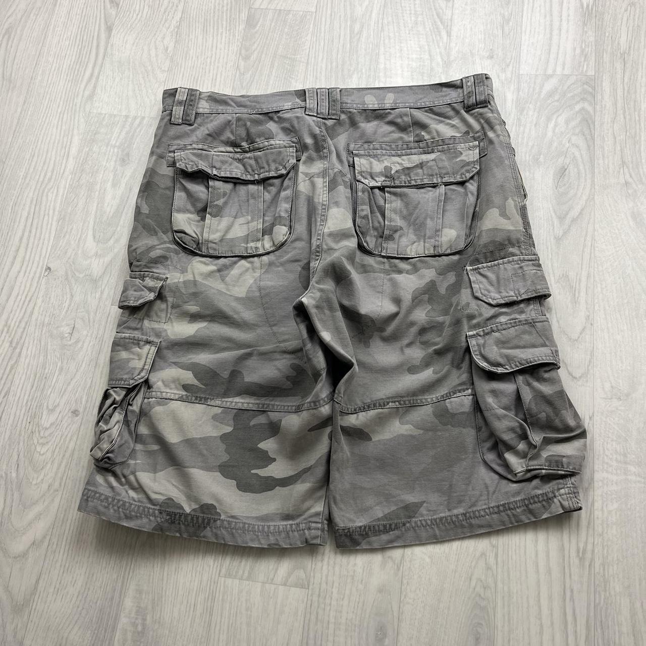 VINTAGE Y2K BAGGY CAMO CARGO SHORTS GREY