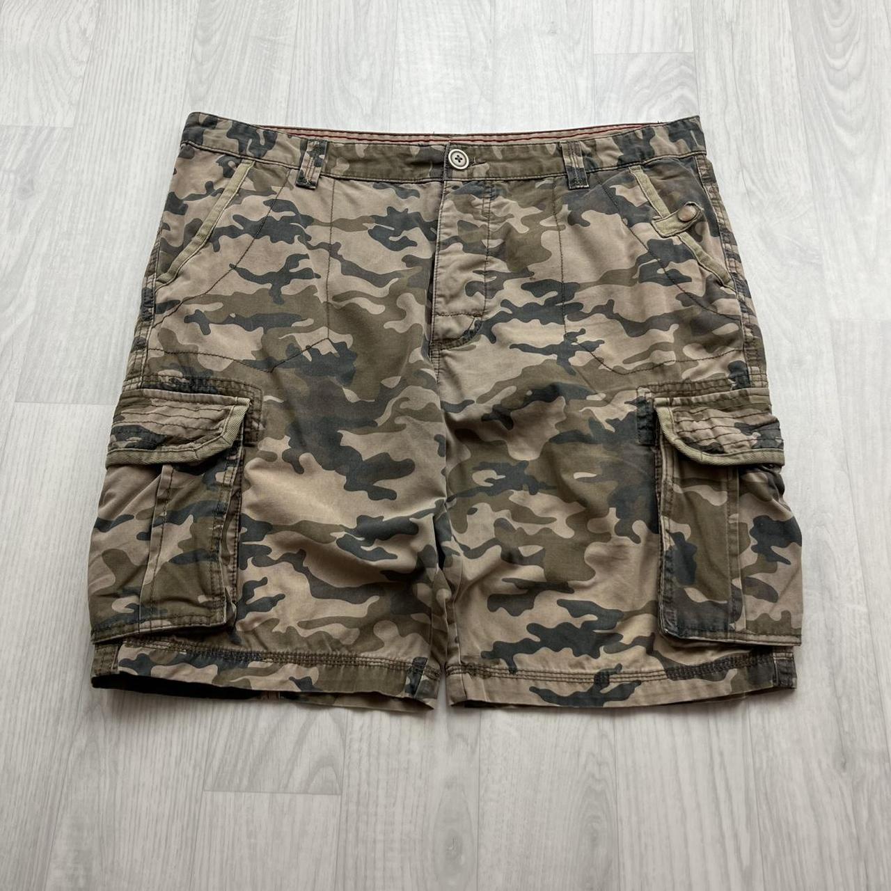 VINTAGE Y2K BAGGY CAMO CARGO SHORTS