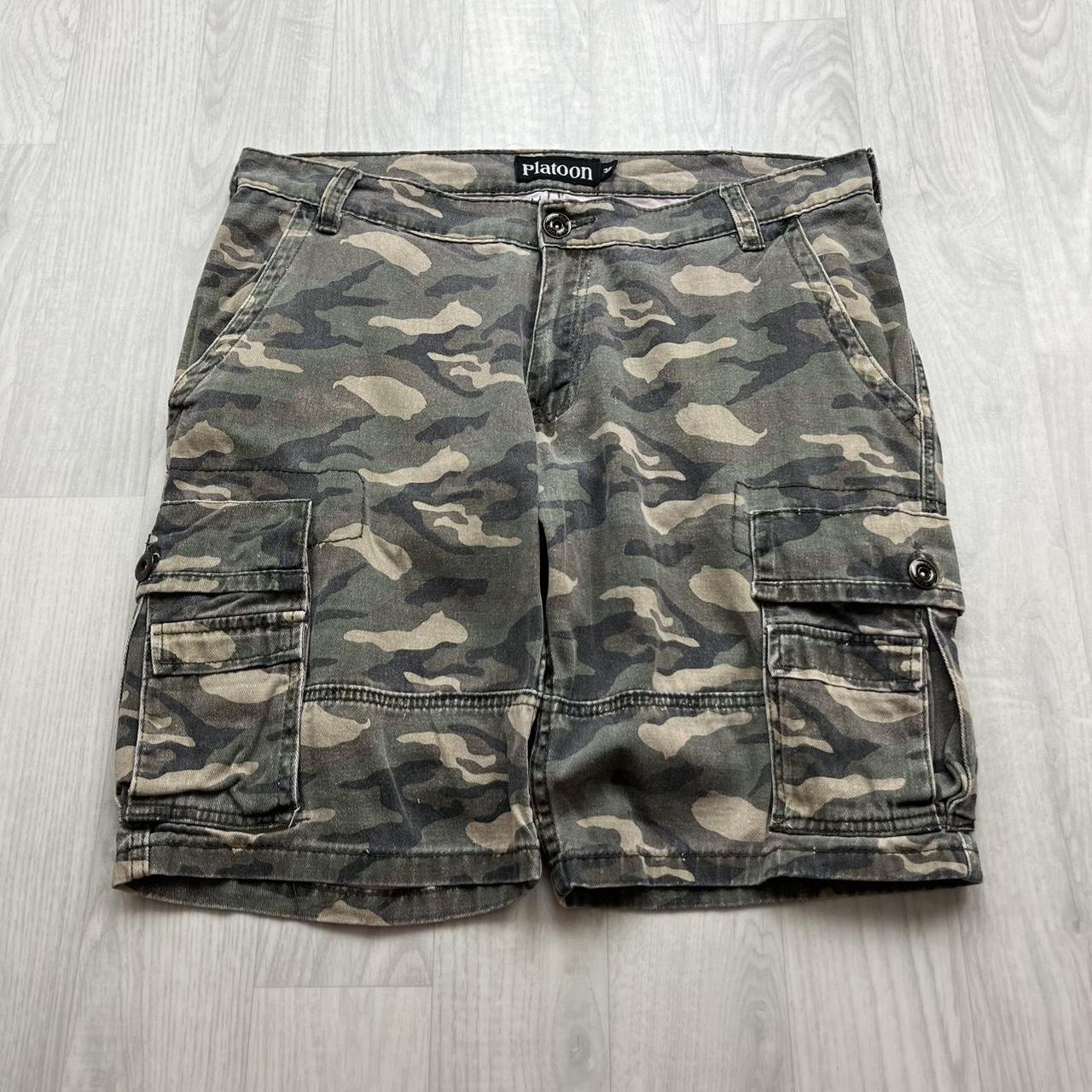VINTAGE Y2K BAGGY CAMO CARGO SHORTS
