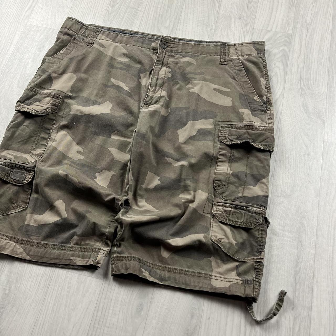 VINTAGE Y2K BAGGY LOOSE CAMO SHORTS