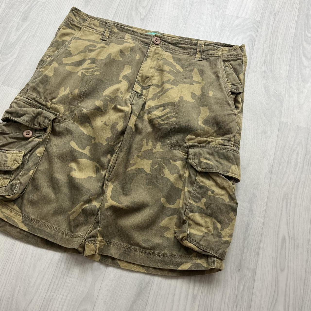 VINTAGE Y2K BAGGY LOOSE CAMO SHORTS KHAKI