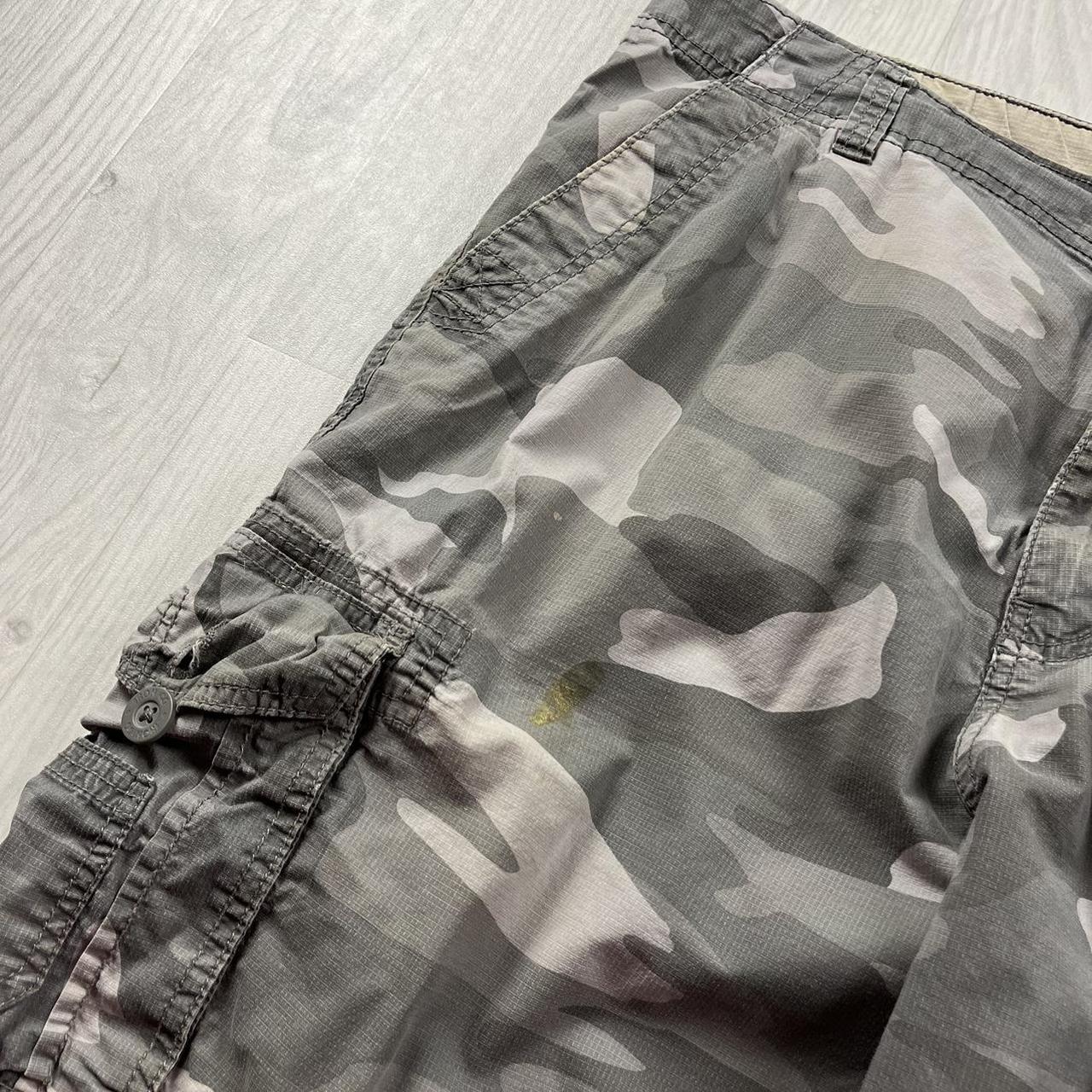 VINTAGE Y2K BAGGY LOOSE CAMO SHORTS