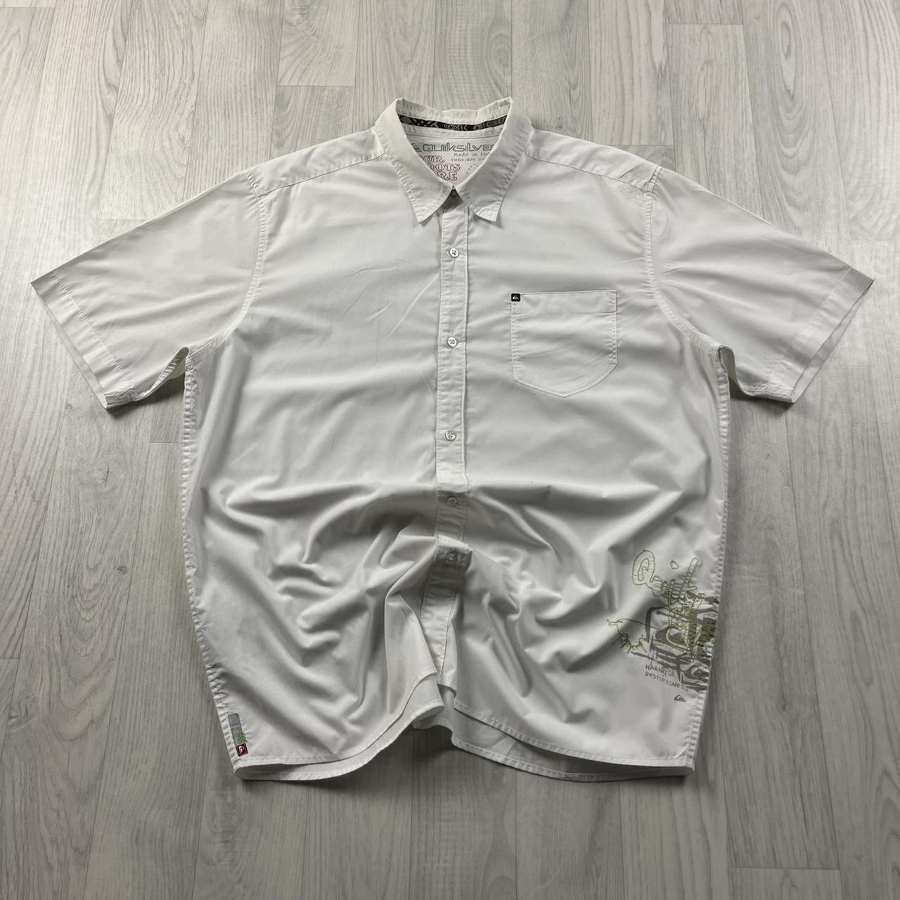 VINTAGE Y2K QUIKSILVER GRAPHIC SHORT SLEEVE SHIRT WHITE