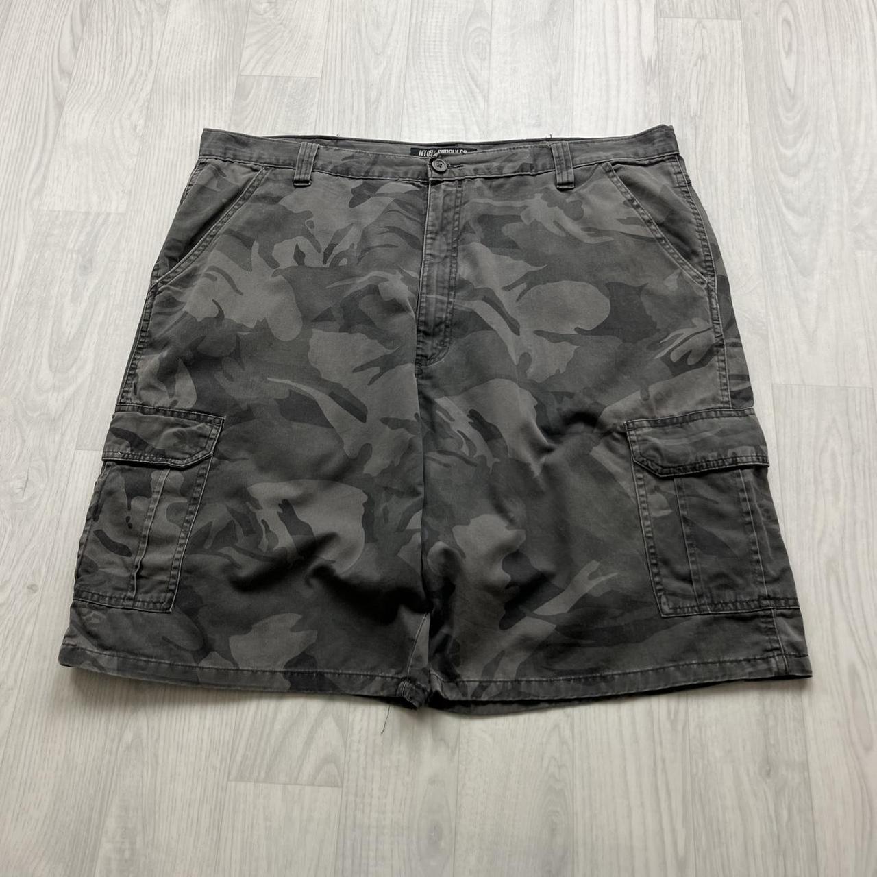 VINTAGE Y2K BAGGY LOOSE CAMO SHORTS