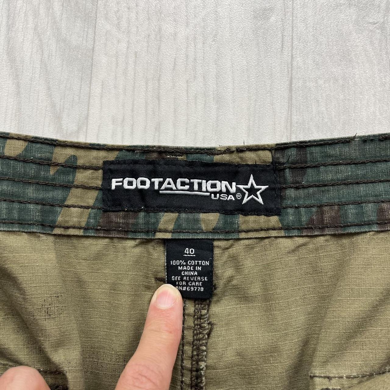 VINTAGE Y2K BAGGY CAMO CARGO SHORTS