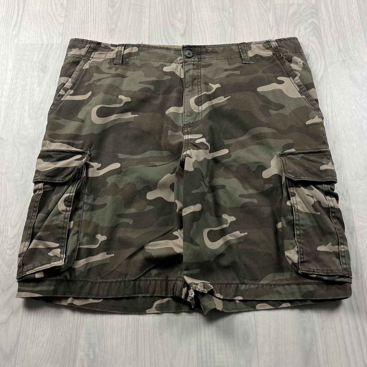 VINTAGE Y2K BAGGY LOOSE CAMO SHORTS