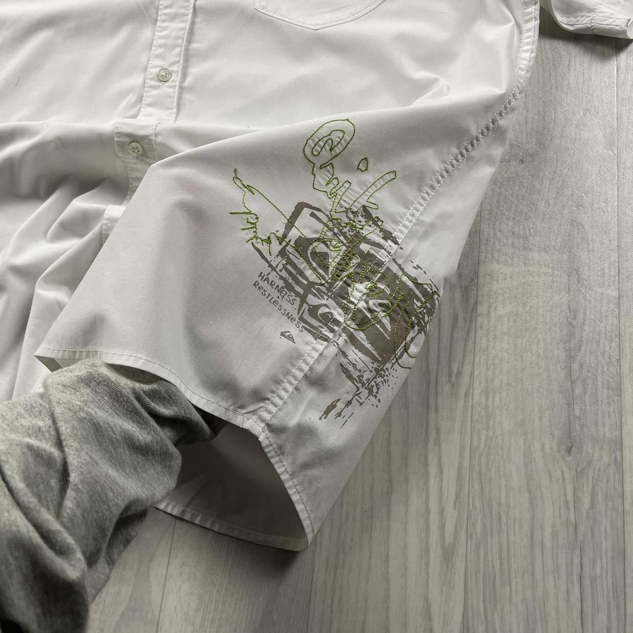 VINTAGE Y2K QUIKSILVER GRAPHIC SHORT SLEEVE SHIRT WHITE
