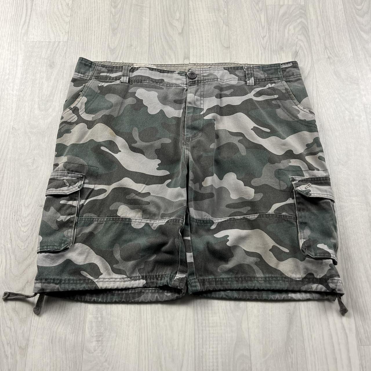 VINTAGE Y2K BAGGY LOOSE CAMO SHORTS