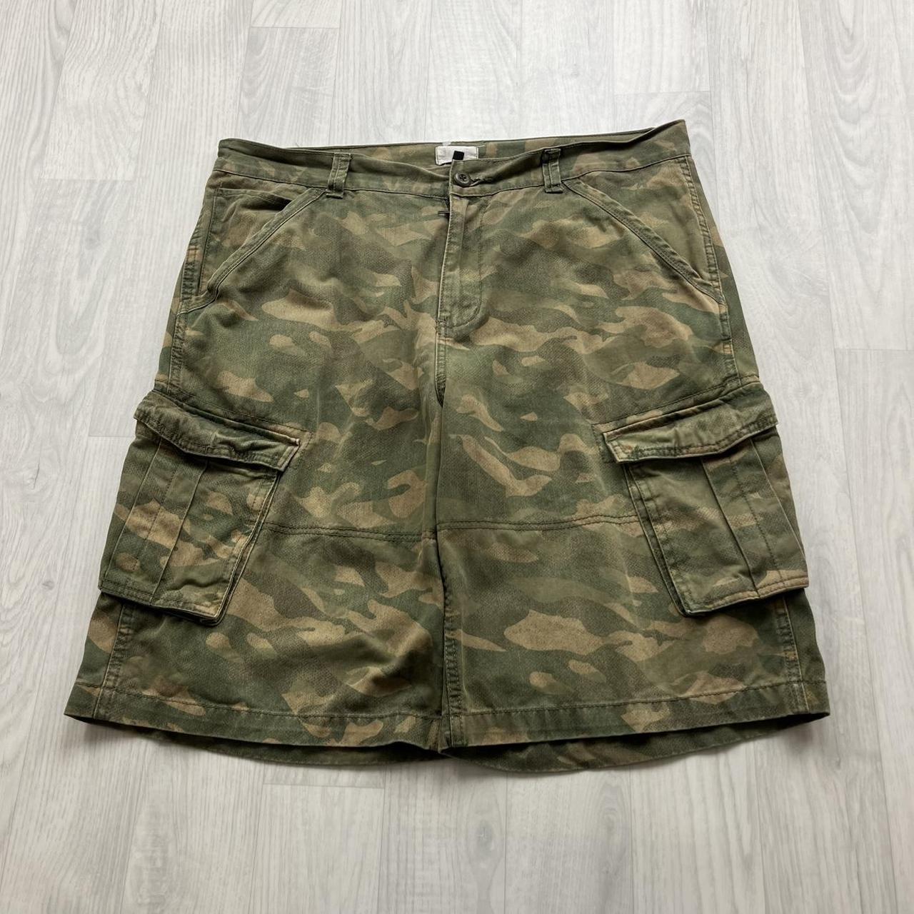 VINTAGE Y2K BAGGY LOOSE CAMO SHORTS