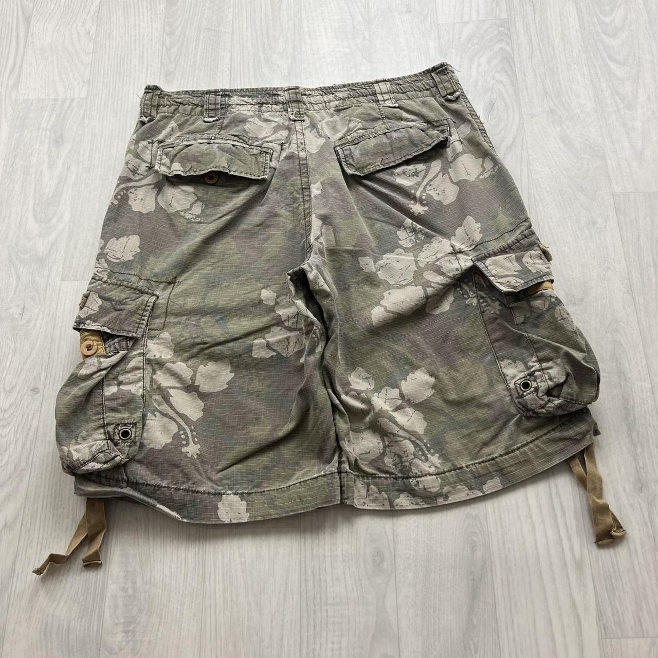 VINTAGE Y2K BAGGY LOOSE CAMO SHORTS KHAKI