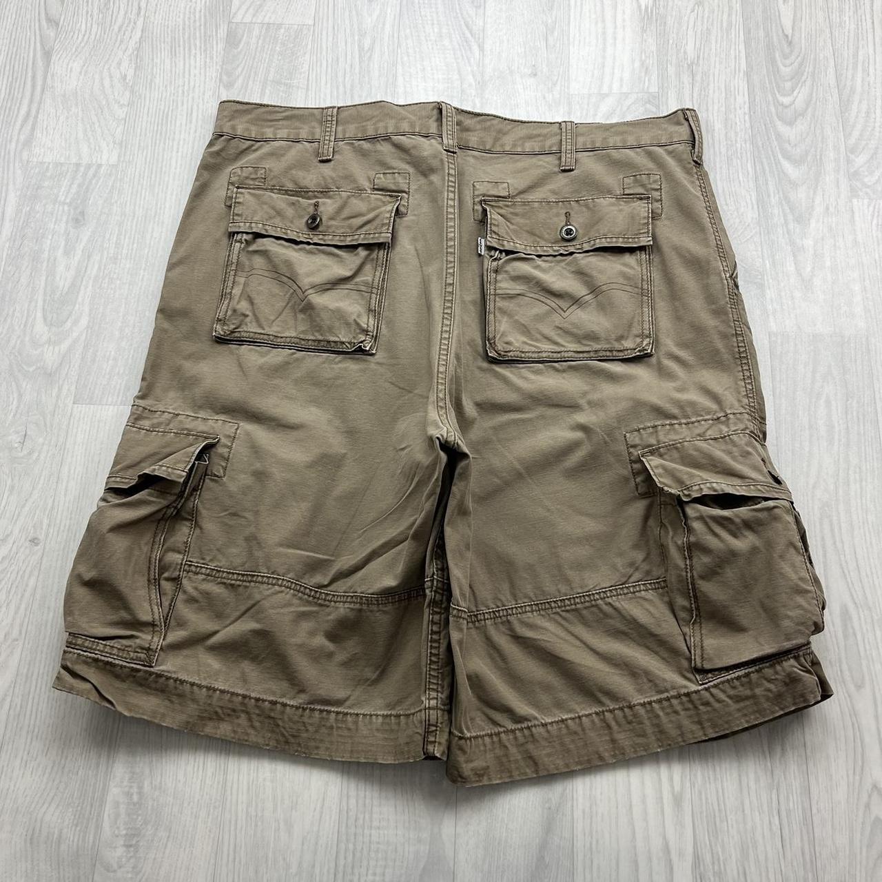 VINTAGE Y2K LEVIS BAGGY CAMO CARGO SHORTS TAN
