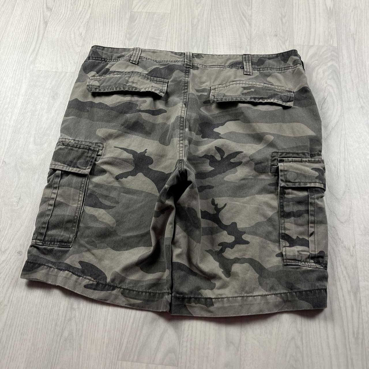 VINTAGE Y2K BAGGY LOOSE CAMO SHORTS