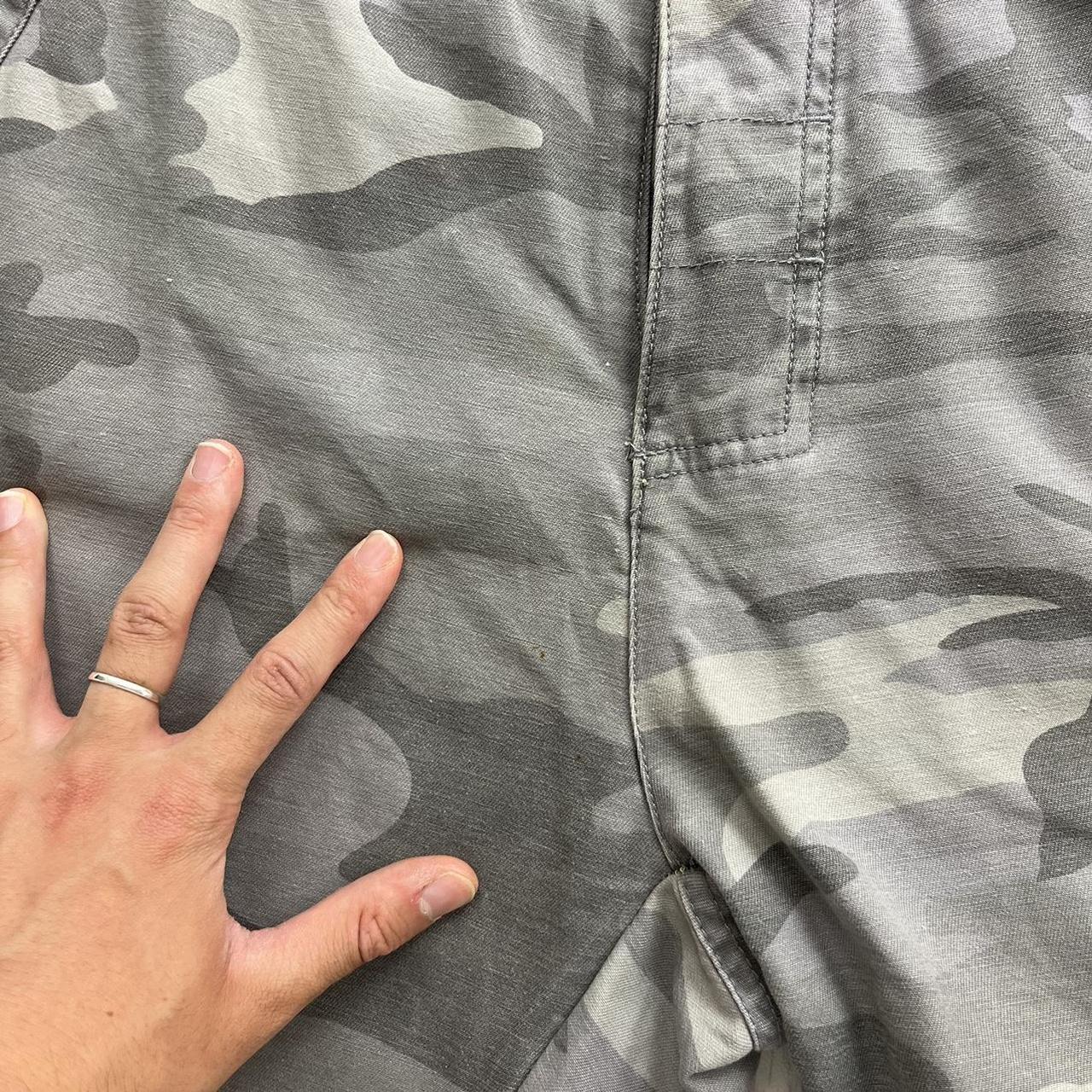 VINTAGE Y2K BAGGY CAMO CARGO SHORTS GREY