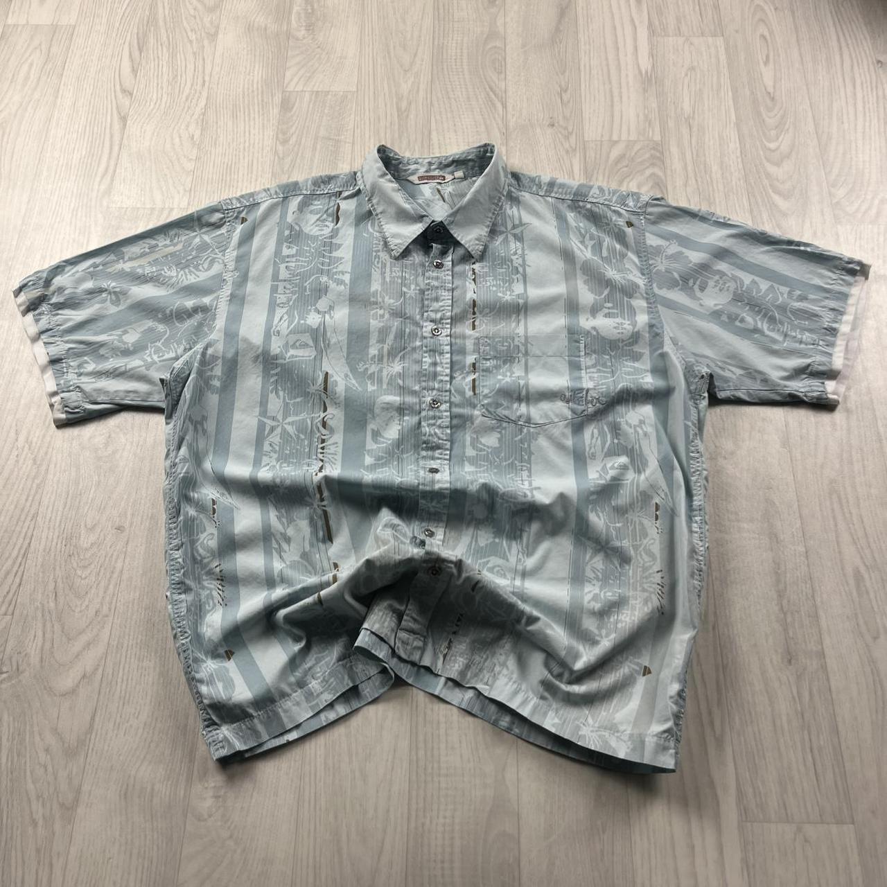 VINTAGE Y2K QUIKSILVER GRAPHIC SHORT SLEEVE SHIRT BLUE