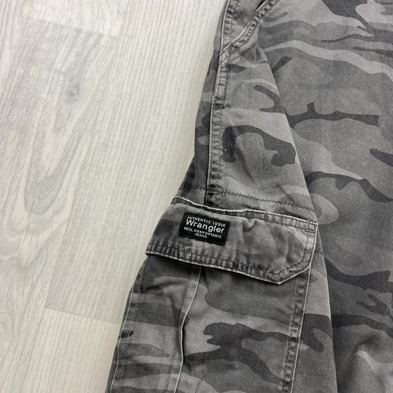 VINTAGE Y2K WRANGLER BAGGY CAMO CARGO SHORTS GREY