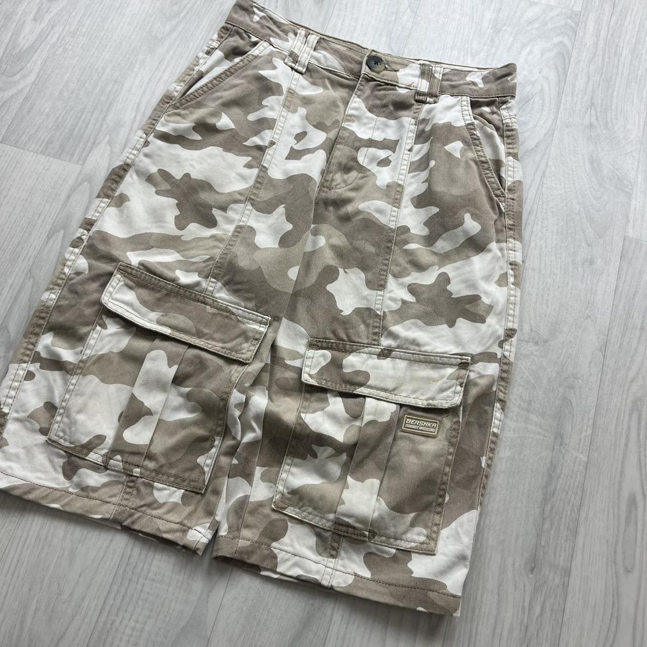 BERSHKA BAGGY LOOSE CAMO SHORTS