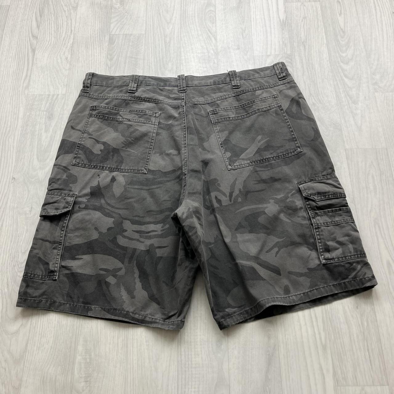 VINTAGE Y2K BAGGY LOOSE CAMO SHORTS