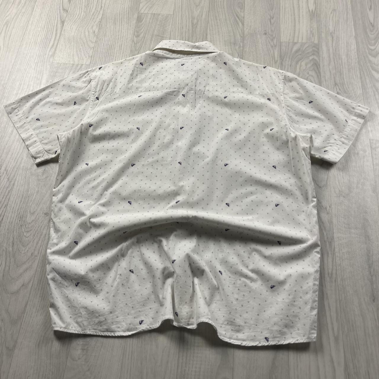 VINTAGE Y2K QUIKSILVER SHORT SLEEVE SHIRT WHITE
