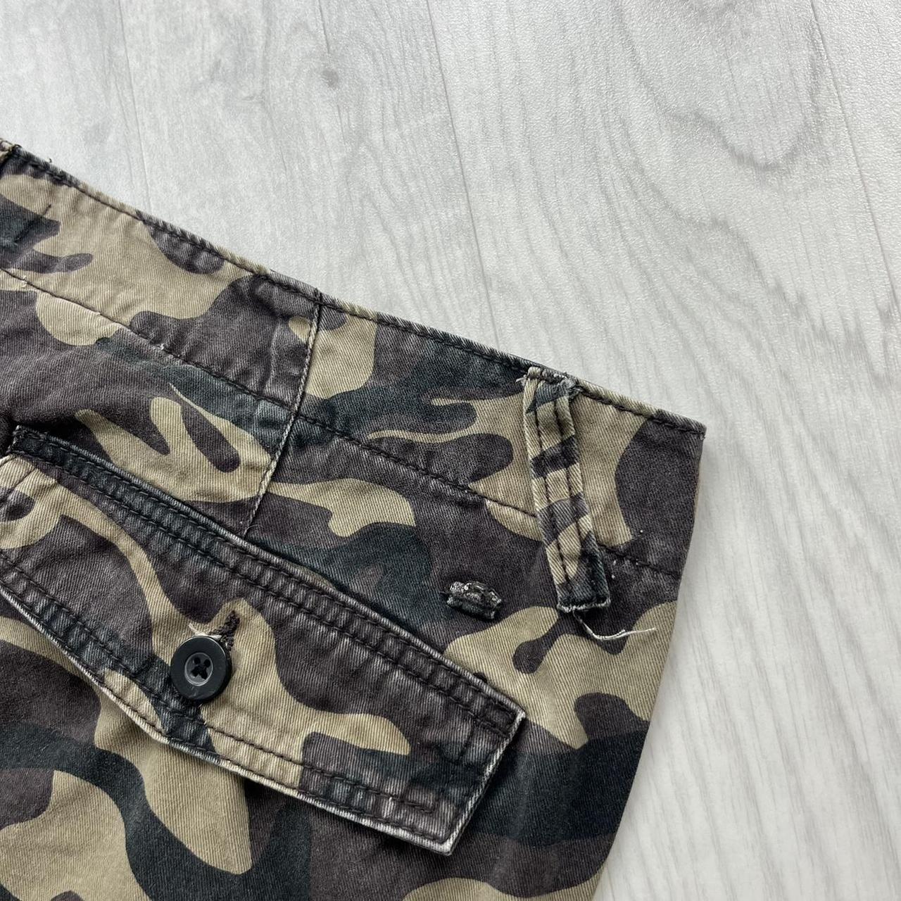 VINTAGE Y2K BAGGY CAMO CARGO SHORTS