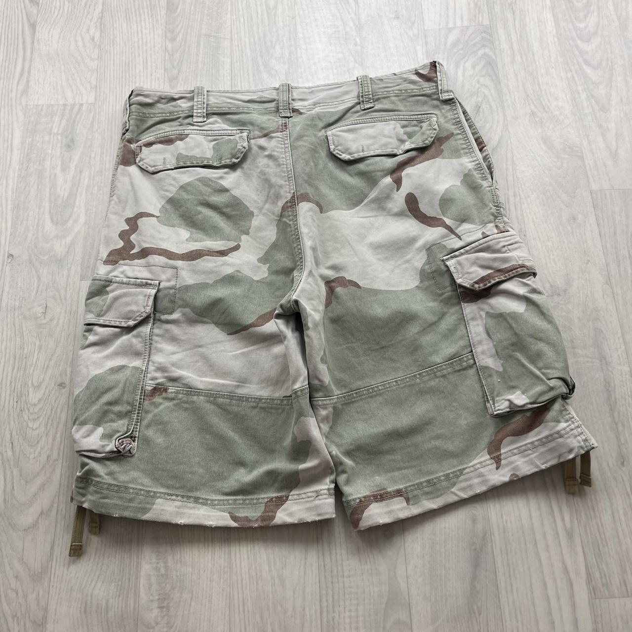 VINTAGE Y2K BAGGY LOOSE CAMO SHORTS GREEN