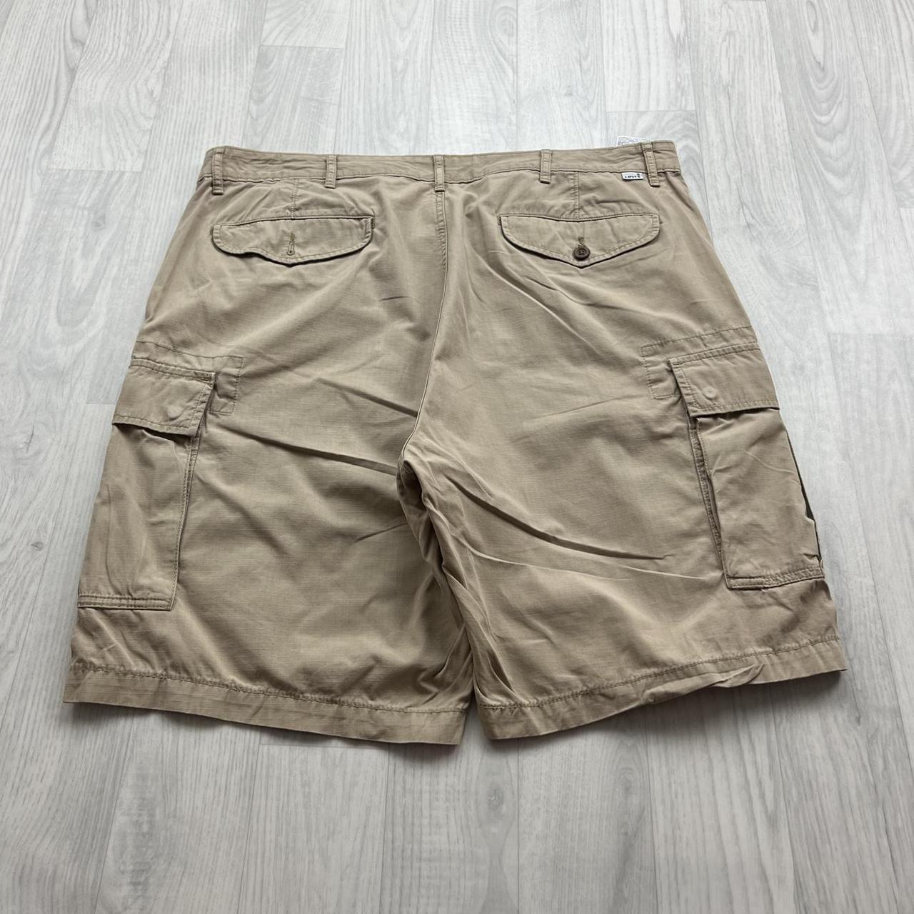 VINTAGE Y2K LEVIS BAGGY CARGO SHORTS BEIGE