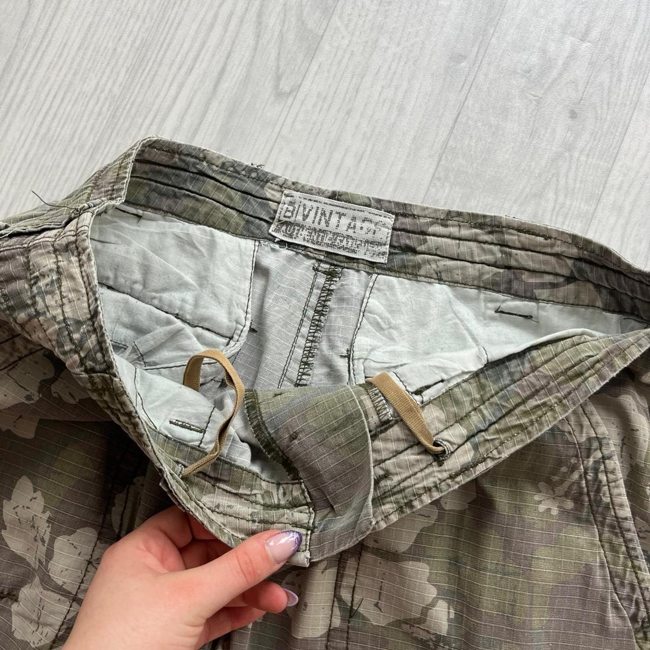 VINTAGE Y2K BAGGY LOOSE CAMO SHORTS KHAKI