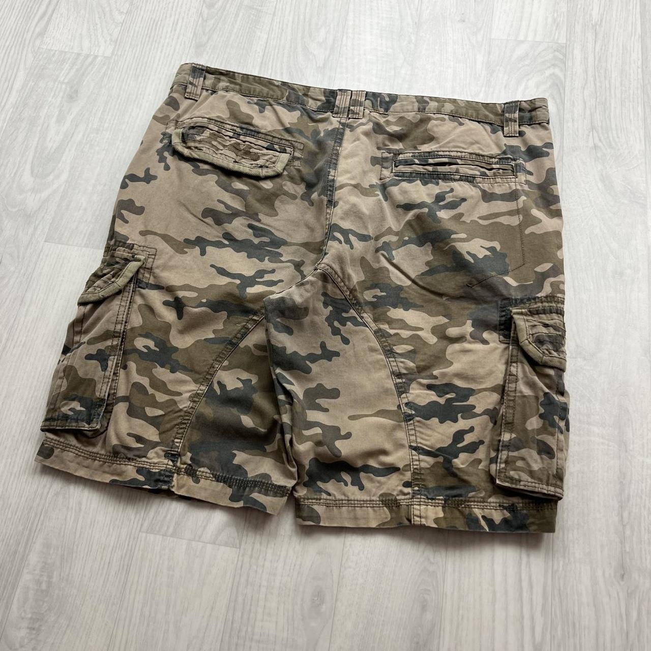 VINTAGE Y2K BAGGY CAMO CARGO SHORTS