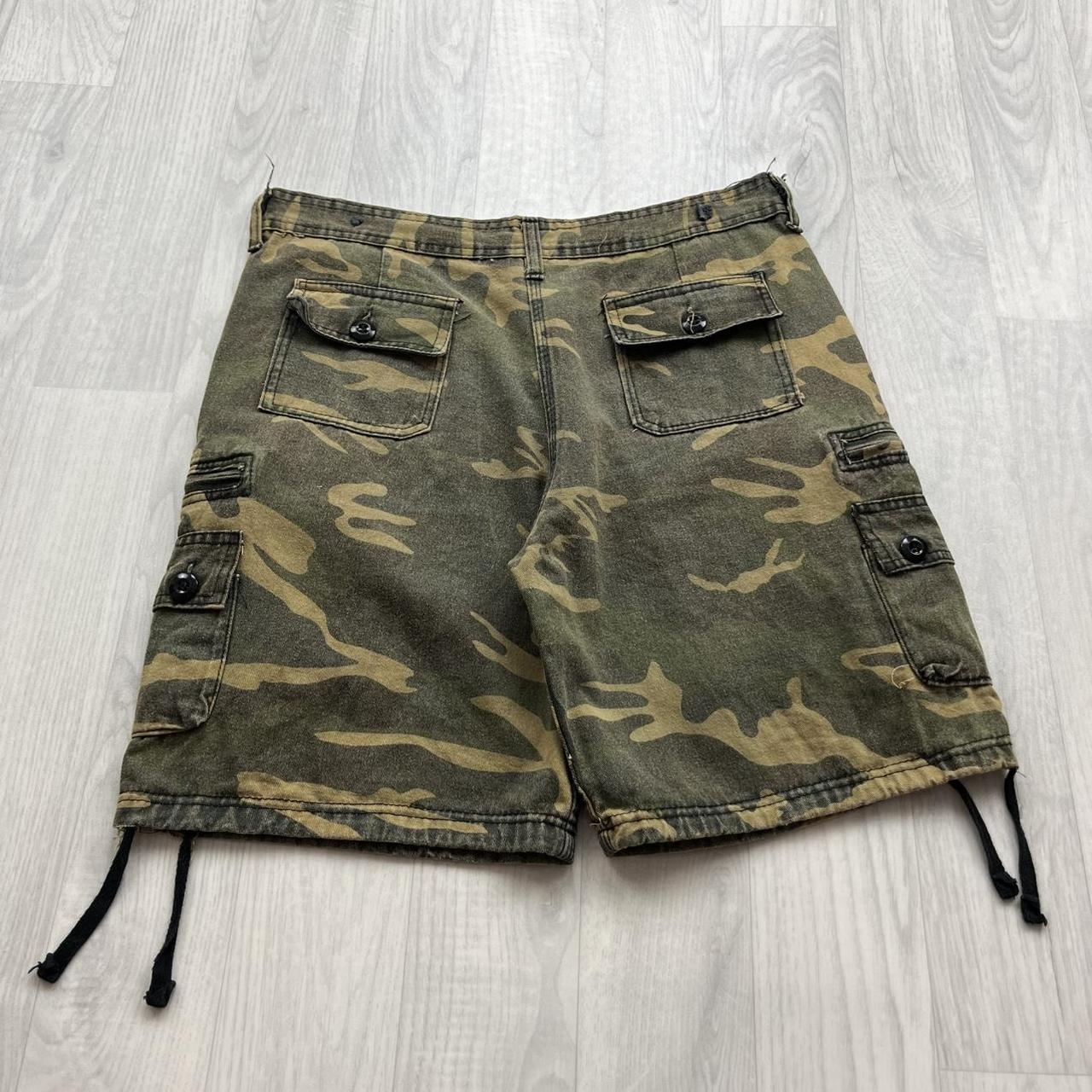 VINTAGE Y2K BAGGY CAMO CARGO SHORTS