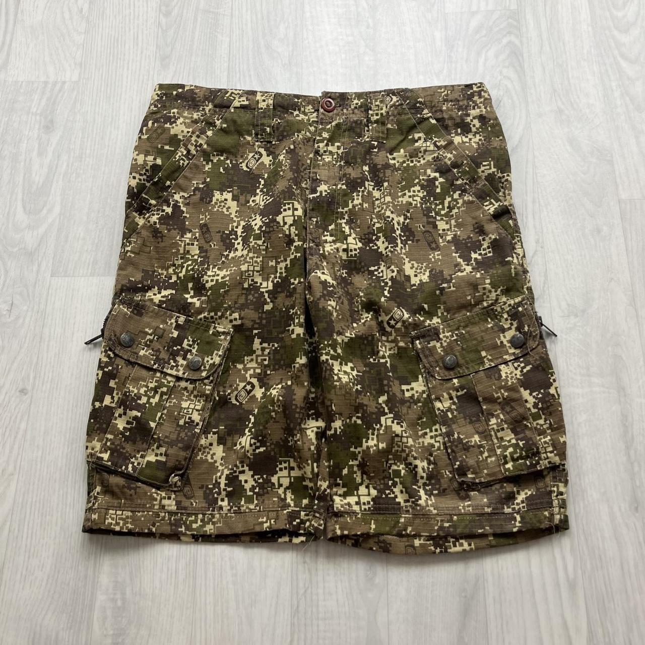 VINTAGE Y2K BAGGY LOOSE DIGITAL CAMO SHORTS