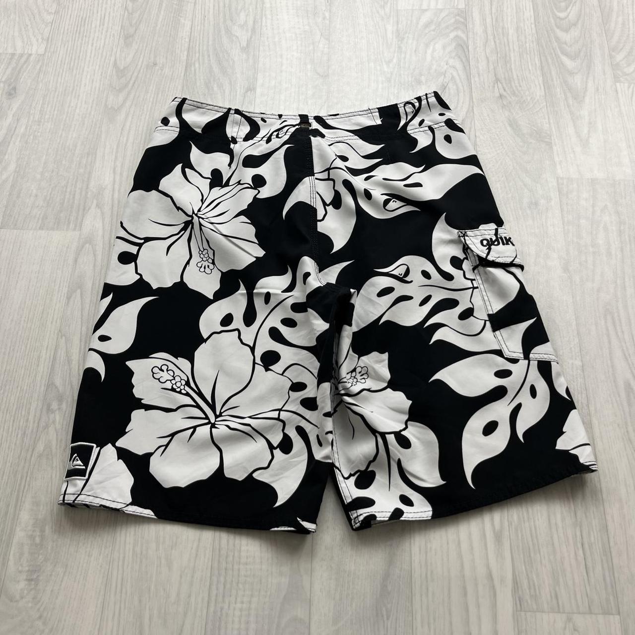 VINTAGE Y2K QUIKSILVER FLORAL HAWAIIAN BOARD SHORTS BLACK / WHITE