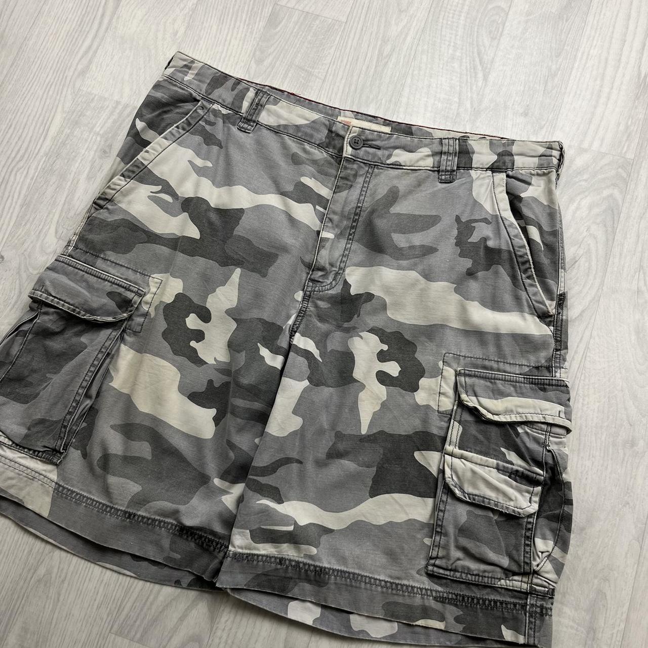 VINTAGE Y2K BAGGY CAMO CARGO SHORTS