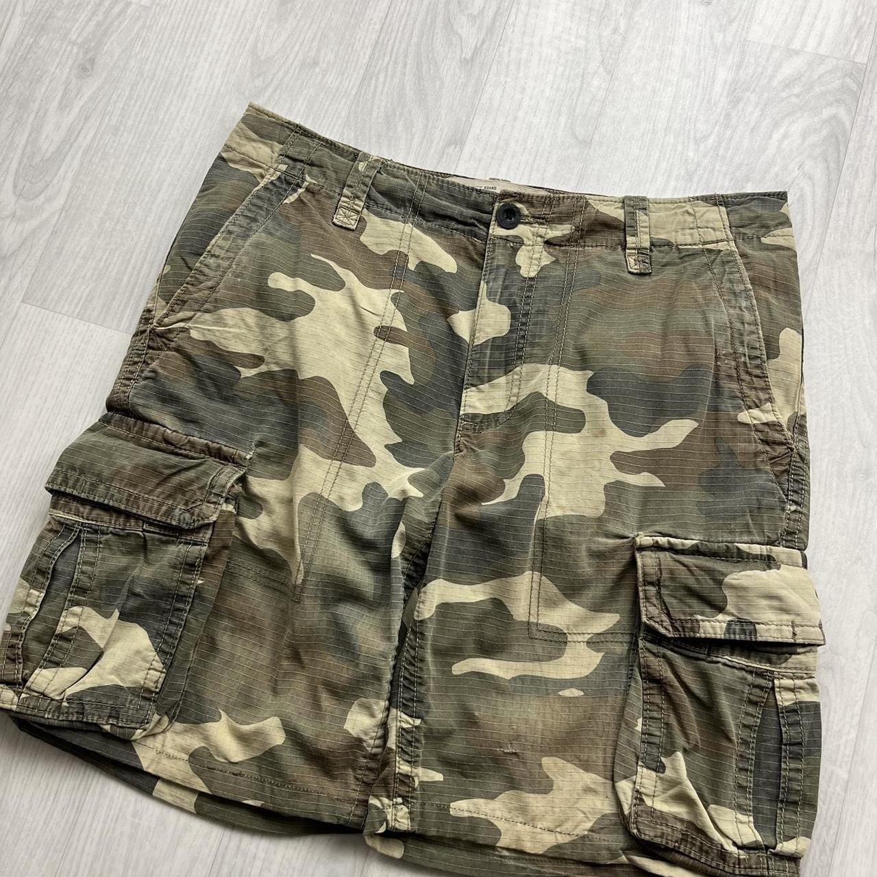 VINTAGE Y2K BAGGY CAMO CARGO SHORTS