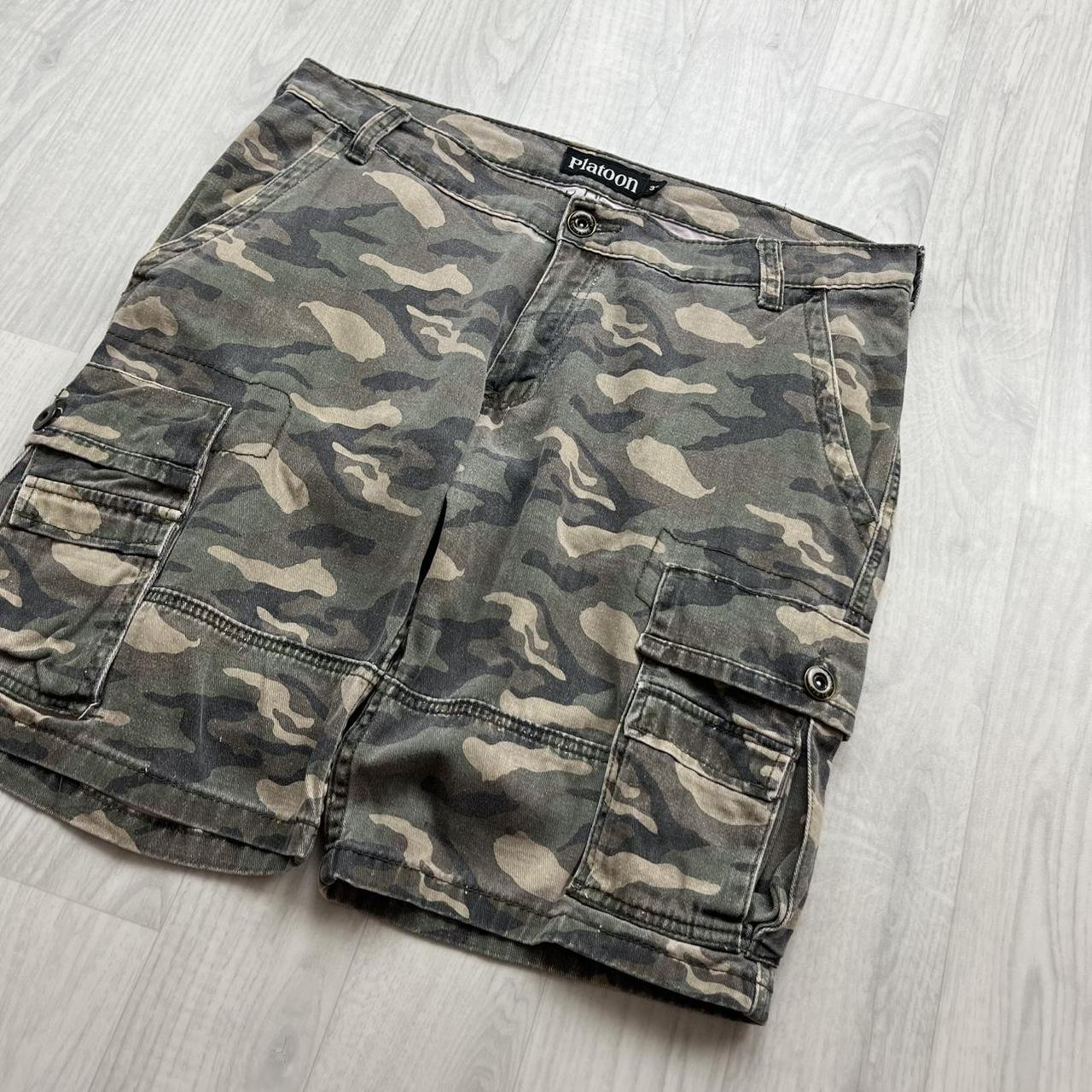 VINTAGE Y2K BAGGY CAMO CARGO SHORTS