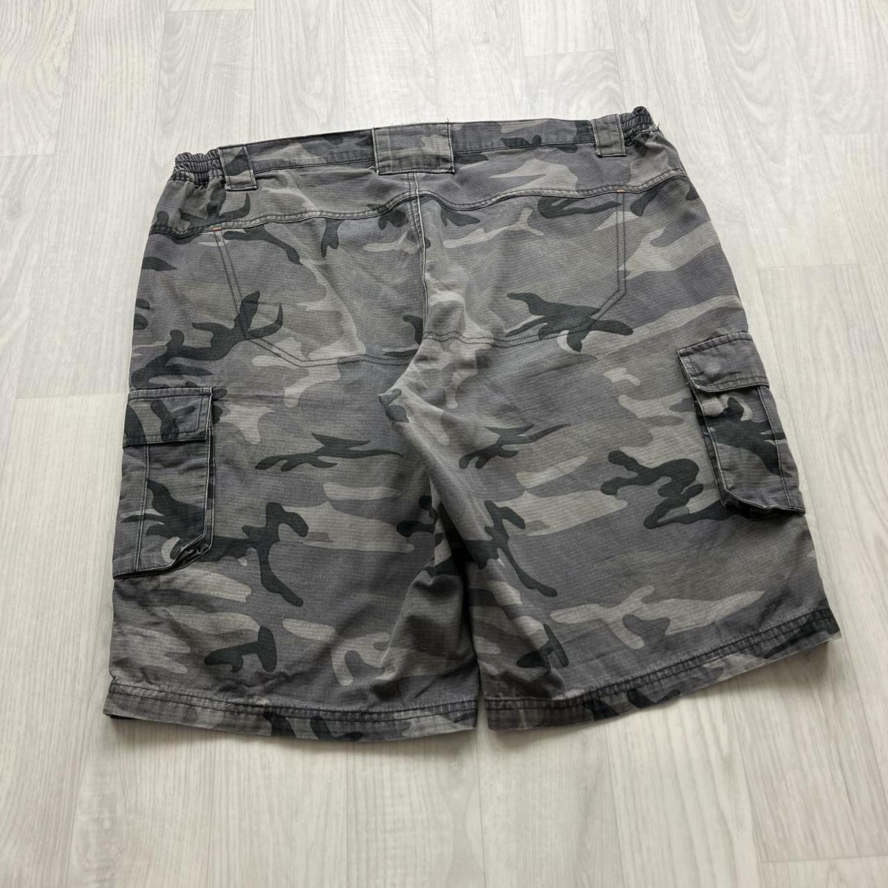 VINTAGE Y2K BAGGY LOOSE CAMO SHORTS