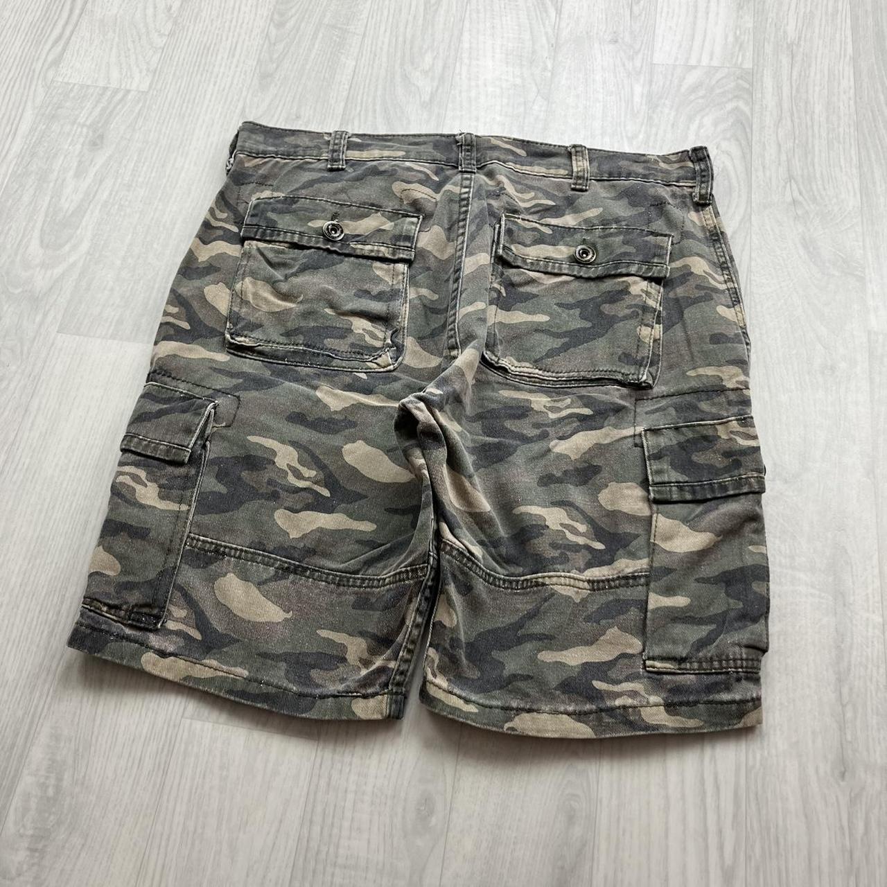 VINTAGE Y2K BAGGY CAMO CARGO SHORTS