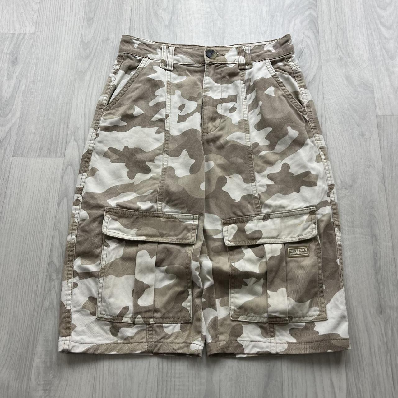 BERSHKA BAGGY LOOSE CAMO SHORTS