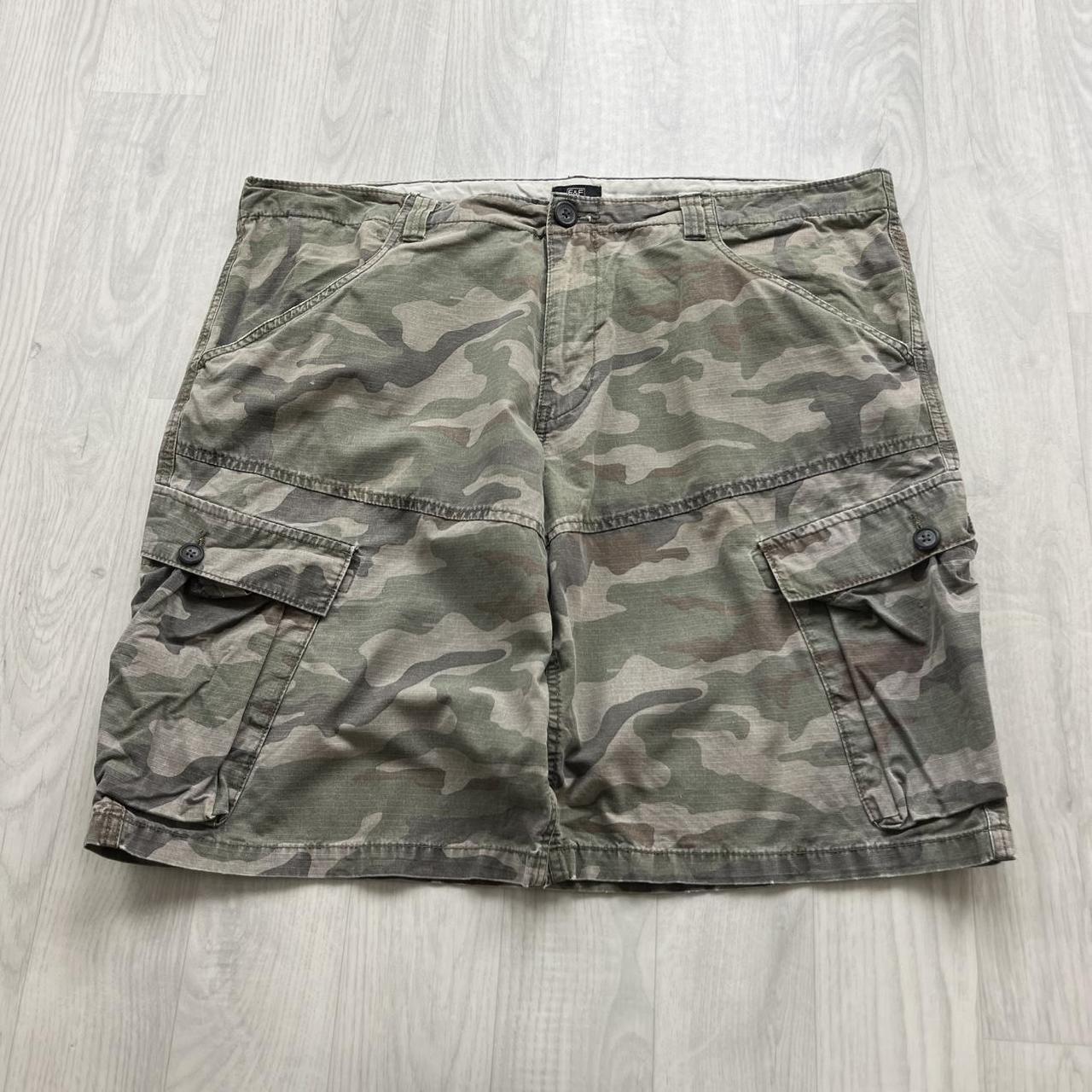 VINTAGE Y2K BAGGY LOOSE CAMO SHORTS