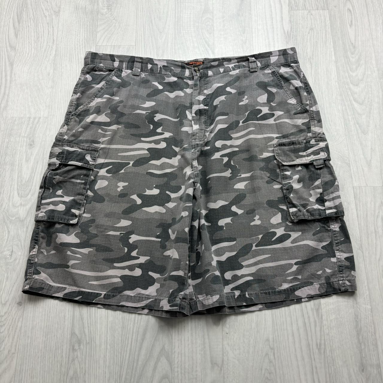 VINTAGE Y2K BAGGY LOOSE CAMO SHORTS GREY