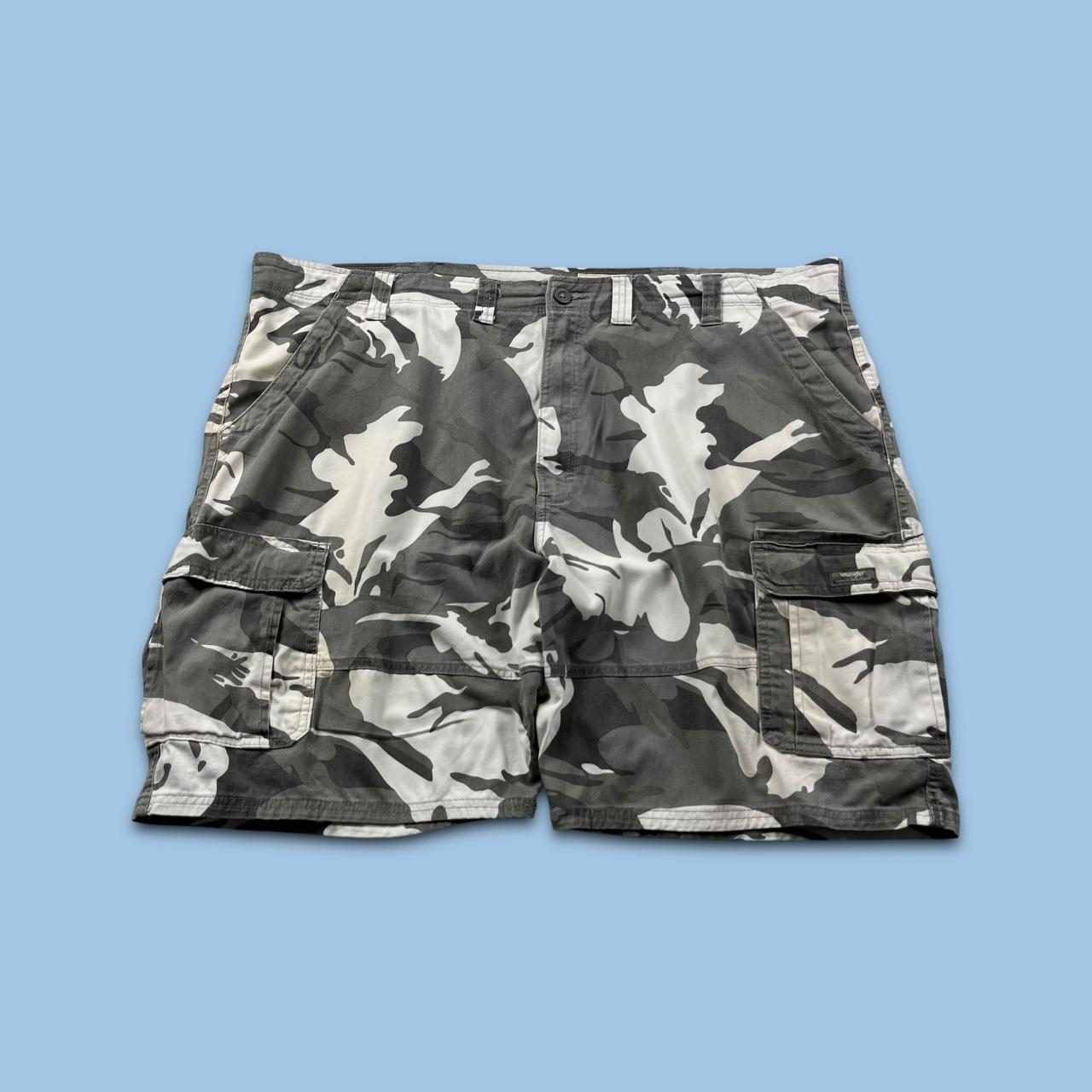 VINTAGE Y2K WRANGLER BAGGY LOOSE CAMO SHORTS