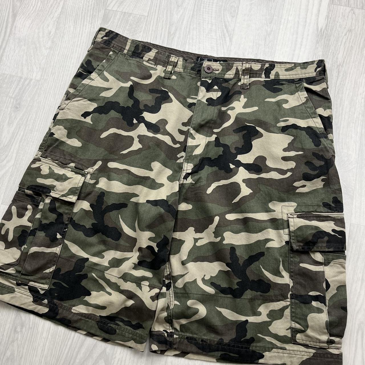 FOOT LOCKER BAGGY CAMO CARGO SHORTS