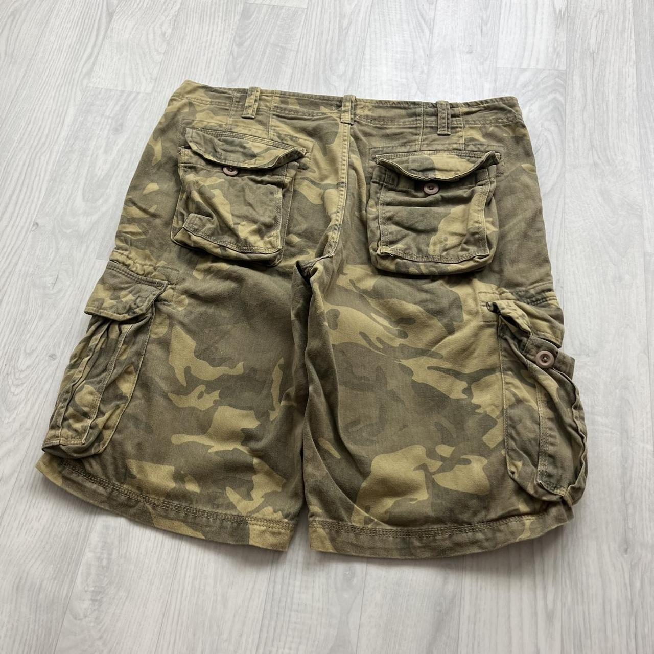 VINTAGE Y2K BAGGY LOOSE CAMO SHORTS KHAKI