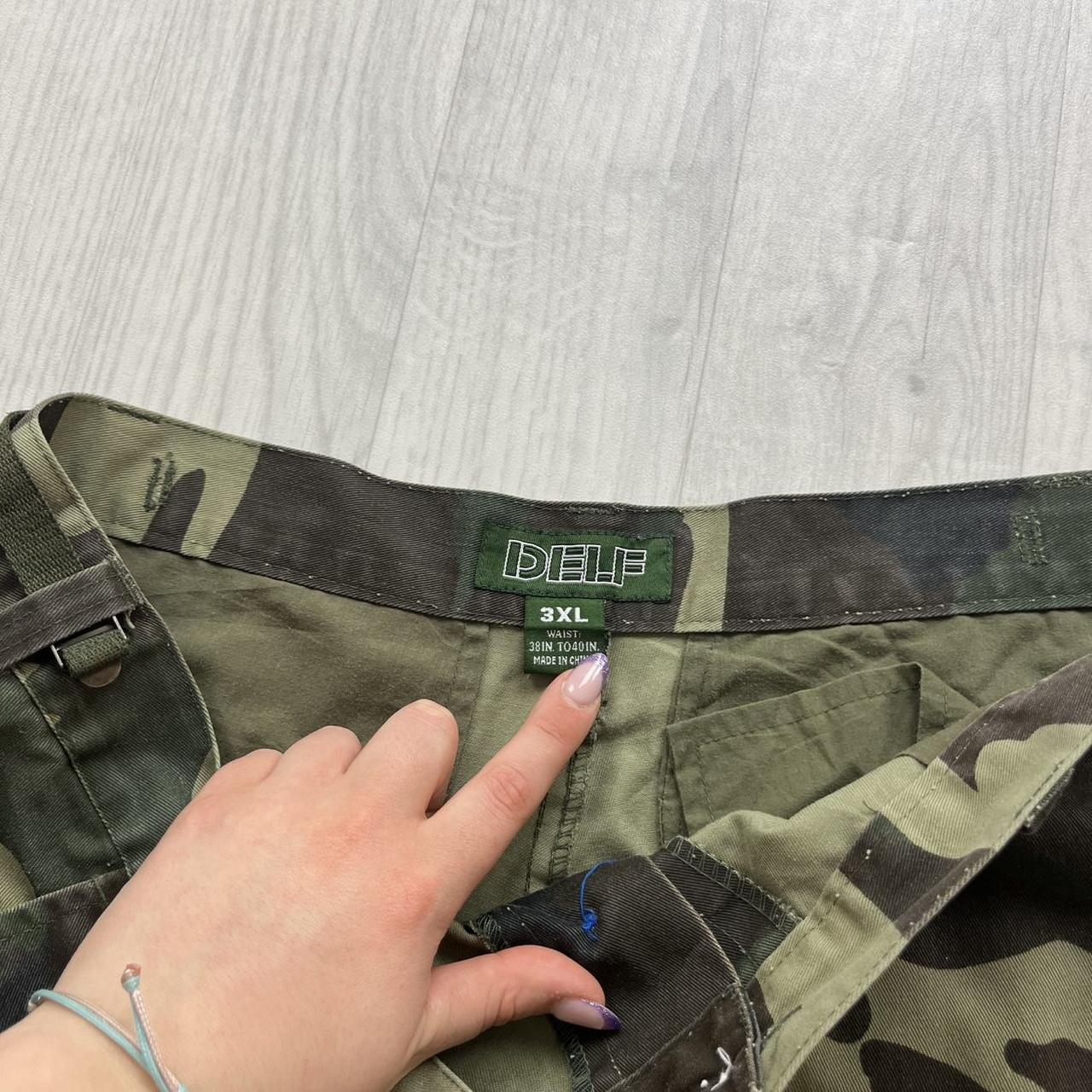 VINTAGE Y2K DELF BAGGY LOOSE UTILITY CAMO SHORTS