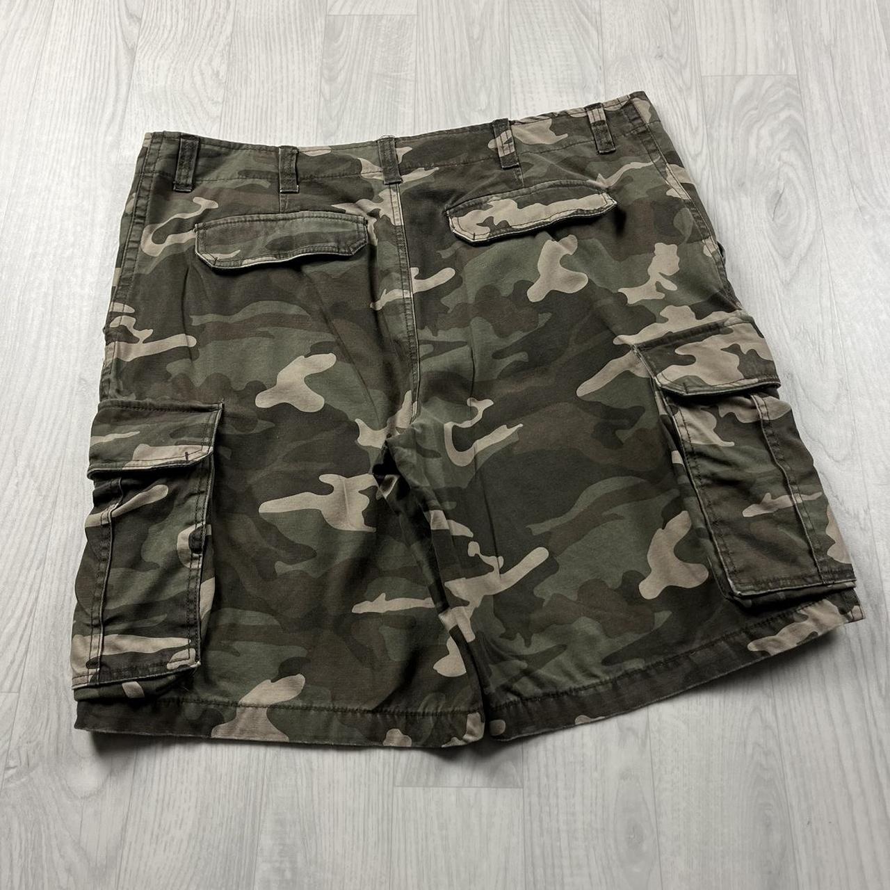 VINTAGE Y2K BAGGY LOOSE CAMO SHORTS
