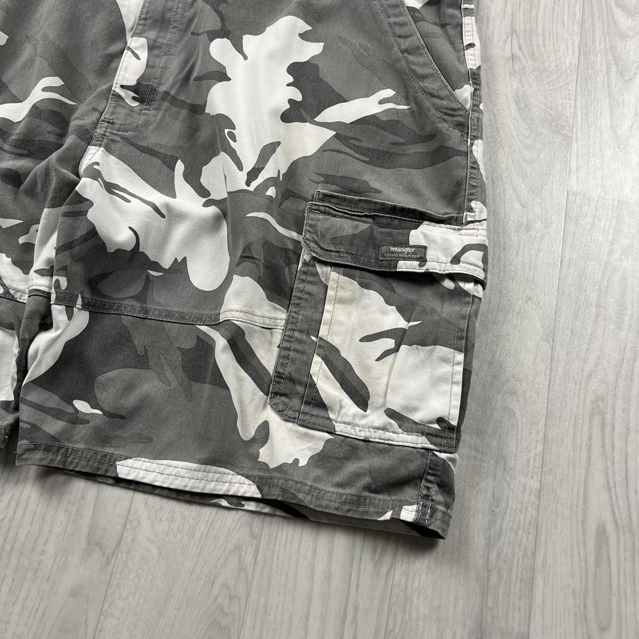VINTAGE Y2K WRANGLER BAGGY LOOSE CAMO SHORTS