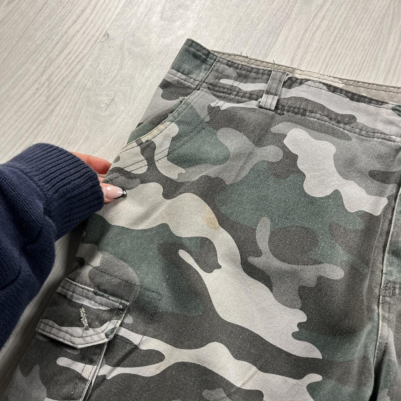 VINTAGE Y2K BAGGY LOOSE CAMO SHORTS