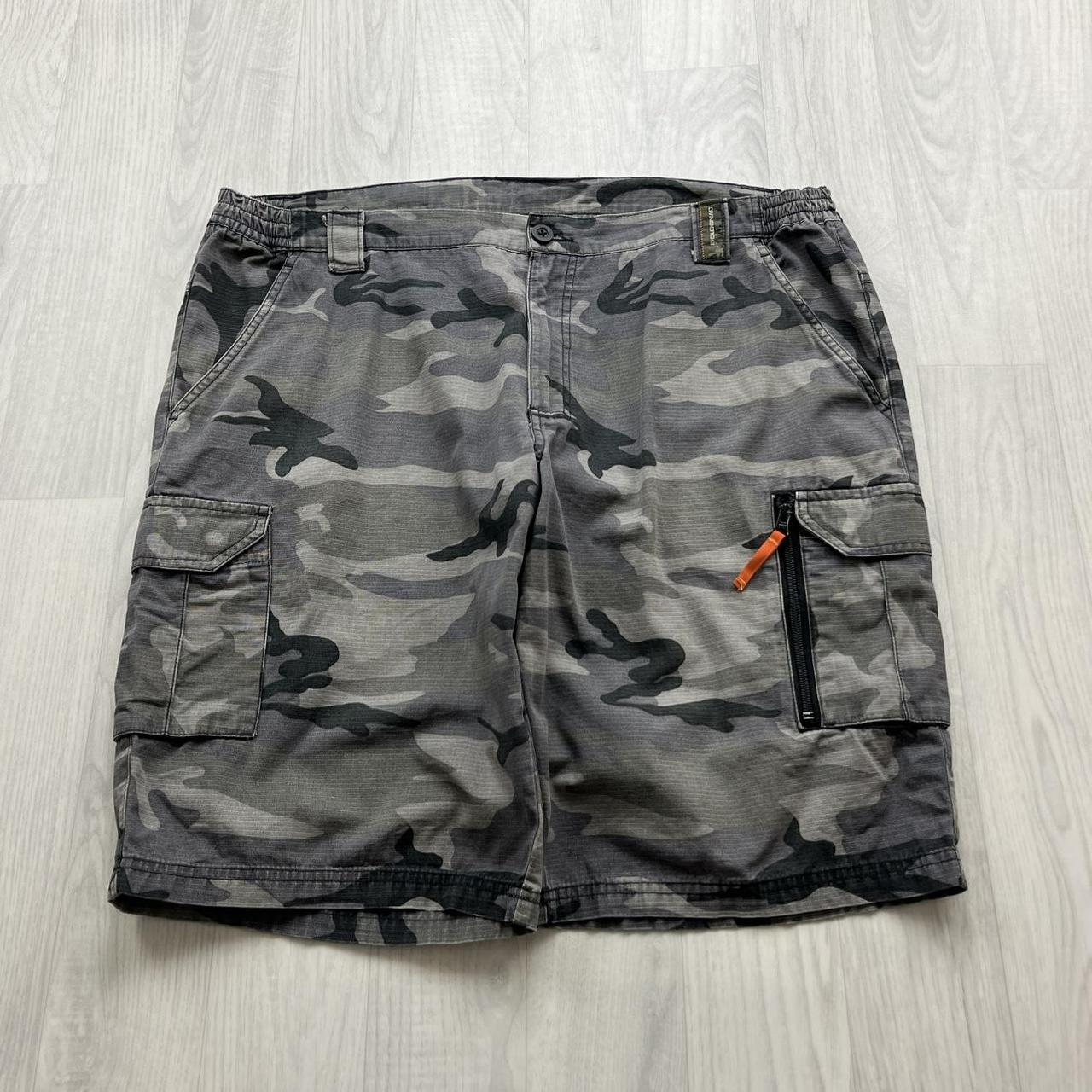 VINTAGE Y2K BAGGY LOOSE CAMO SHORTS