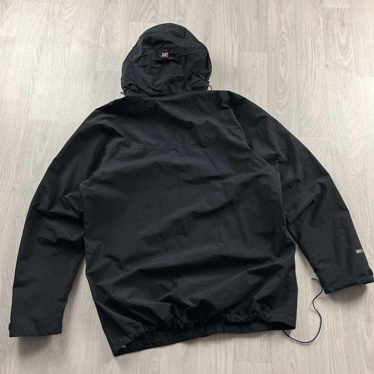VINTAGE 00s BERGHAUS TECHNICAL HOODED JACKET BLACK