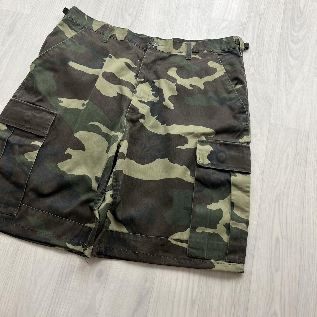 VINTAGE Y2K DELF BAGGY LOOSE UTILITY CAMO SHORTS