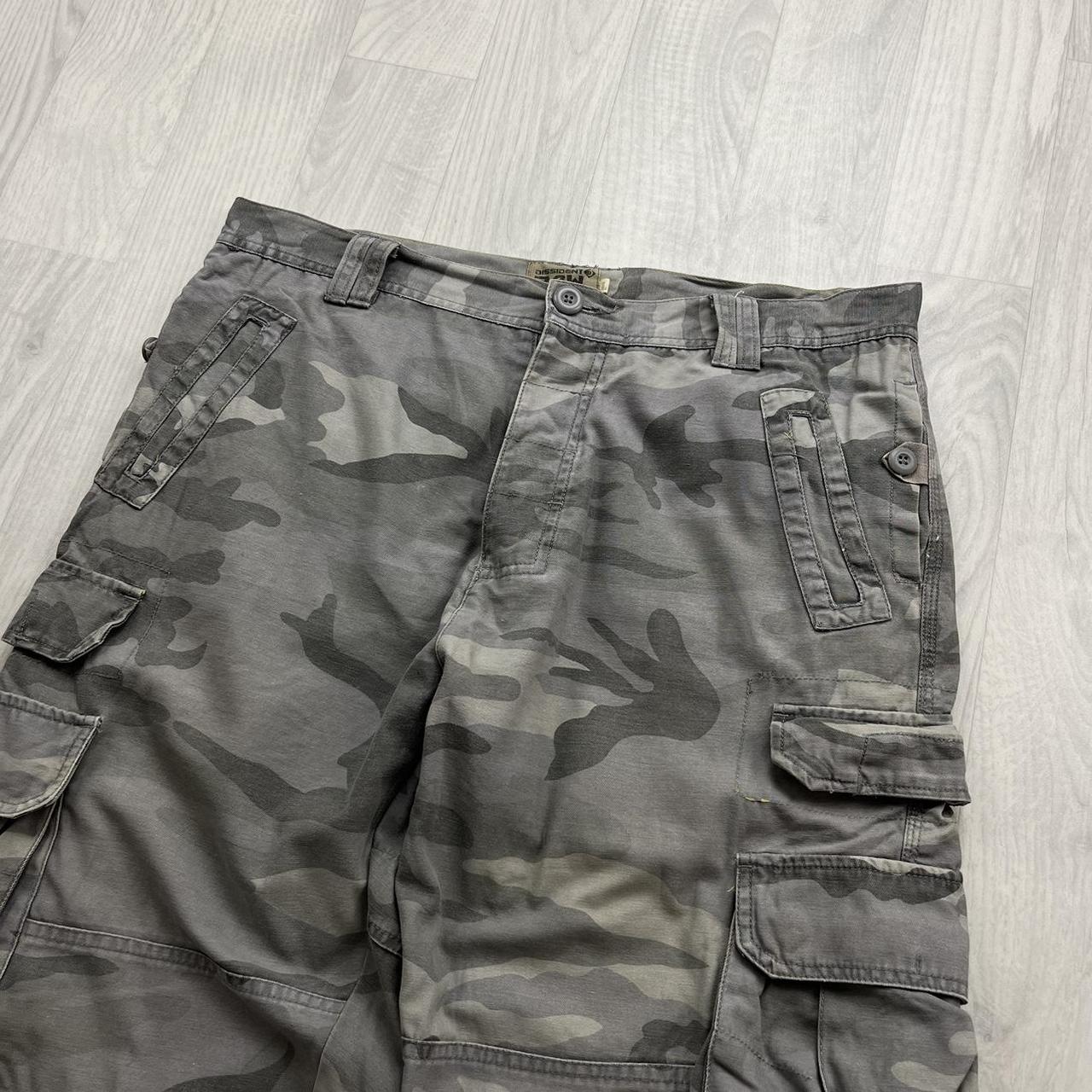 VINTAGE Y2K BAGGY CAMO CARGO SHORTS GREY